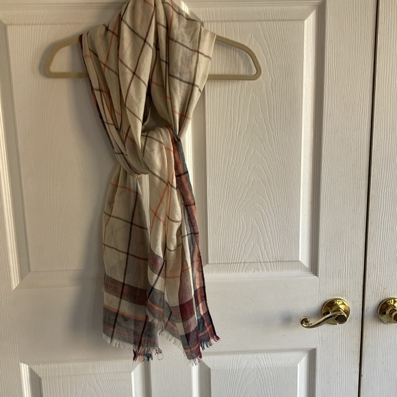 Tommy Hilfiger lightweight scarf/shawl. - Picture 2 of 6